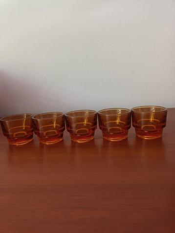 5x Amberkleurig eierdopje of borrelglas beschikbaar voor biedingen