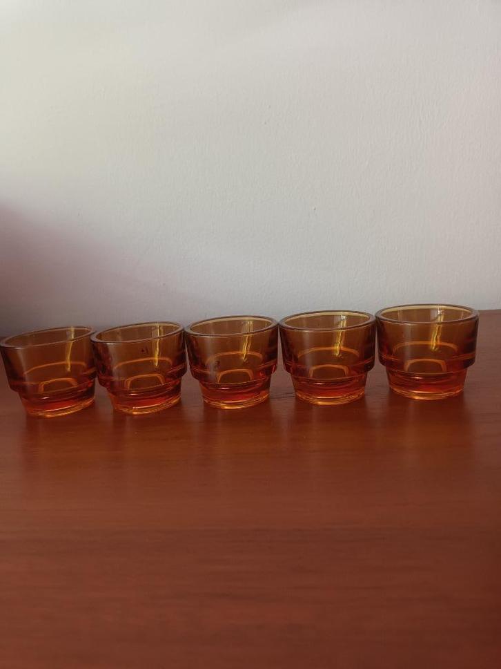 5x Amberkleurig eierdopje of borrelglas, Antiek en Kunst, Curiosa en Brocante, Ophalen of Verzenden