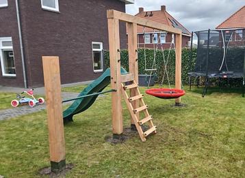 Douglas schommel op maat, met duikelrek en/of glijbaan beschikbaar voor biedingen
