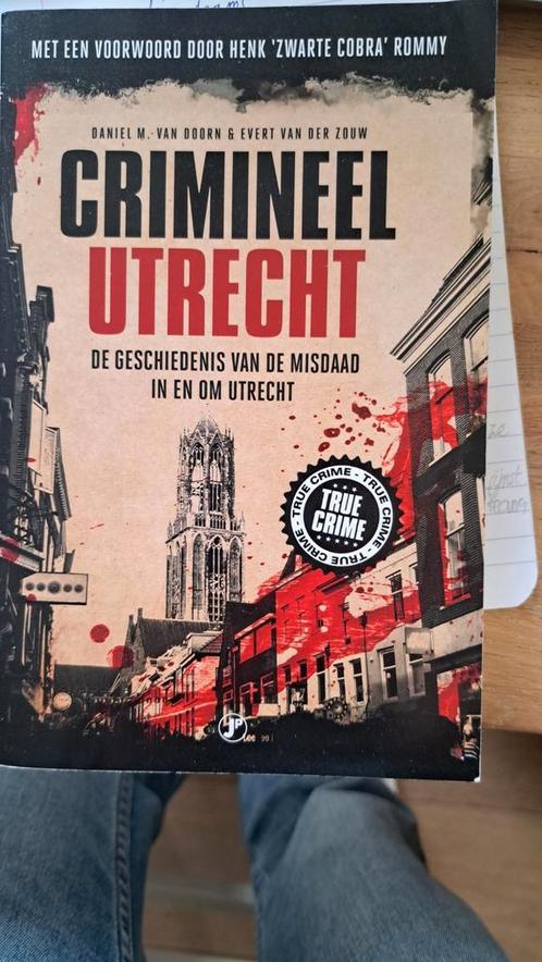 Evert Van der Zouw - Crimineel Utrecht, Boeken, Detectives, Zo goed als nieuw, Ophalen of Verzenden