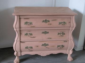 buikkastje roze geverfd met heel mooi geheng beschikbaar voor biedingen