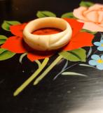 ring van been gemaakt, Sieraden, Tassen en Uiterlijk, Antieke sieraden, Ophalen of Verzenden, Overige materialen