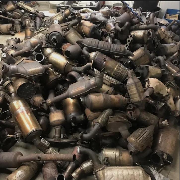 IN KOOP VAN KATALYSATOREN en ROETFILTERS, Auto diversen, Overige Auto diversen, Ophalen of Verzenden