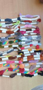 40 strengen borduurgaren - Diverse kleuren, Ophalen of Verzenden, Zo goed als nieuw, Handborduren, Borduurgaren of Zijde