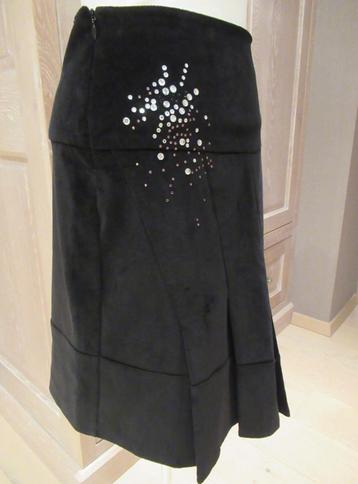Nieuwe fluwelen rok van Isabell Kristensen met steentjes, S beschikbaar voor biedingen