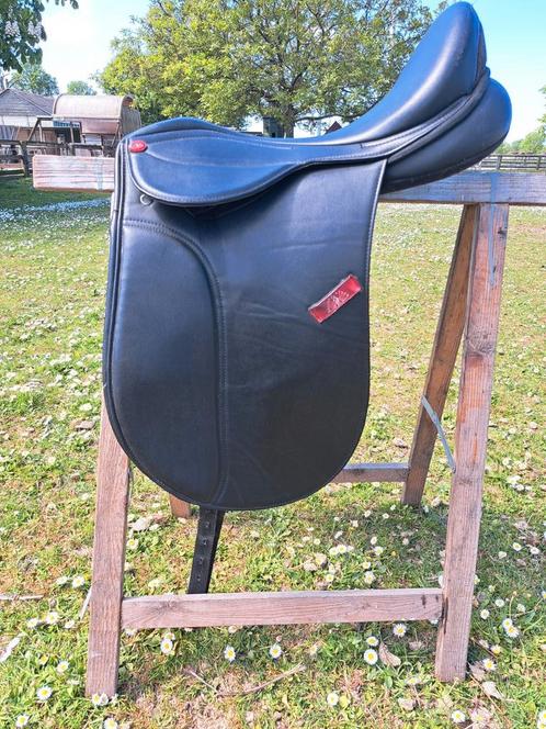 Knight rider dressuurzadel 17inch, Dieren en Toebehoren, Paarden en Pony's | Zadels, Gebruikt, Dressuur, Ophalen of Verzenden