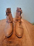 Bruine enkellaarsjes met hak maat 35, Bruin, Lage of Enkellaarzen, Ophalen of Verzenden, Onbekend