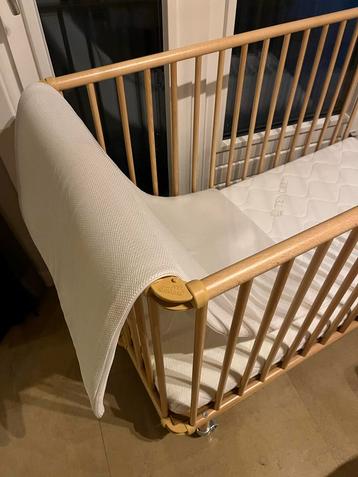 Babybed verstelbaar + Aerosleep matras beschikbaar voor biedingen
