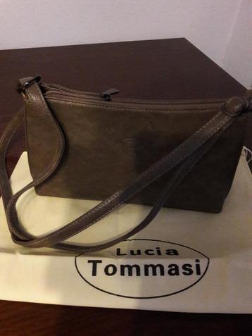 Nieuwe handtas van Lucia Tommasi met nageletui