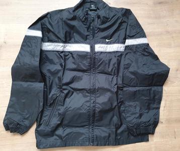 Zwarte Nike regenjas 152-158 beschikbaar voor biedingen