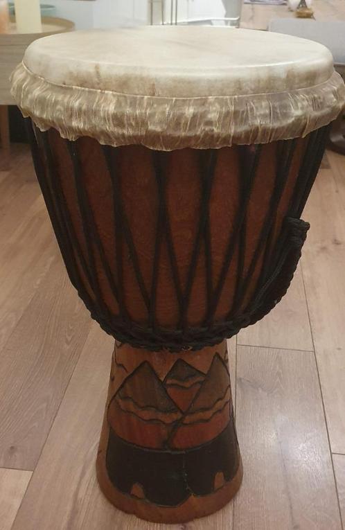 Handgemaakte Jambe met hoes (merk Stagg) – Perfecte staat!, Muziek en Instrumenten, Percussie, Zo goed als nieuw, Trommel, Ophalen