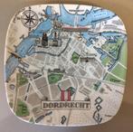 Vintage bordje kaart Dordrecht, Antiek en Kunst, Antiek | Keramiek en Aardewerk, Ophalen of Verzenden