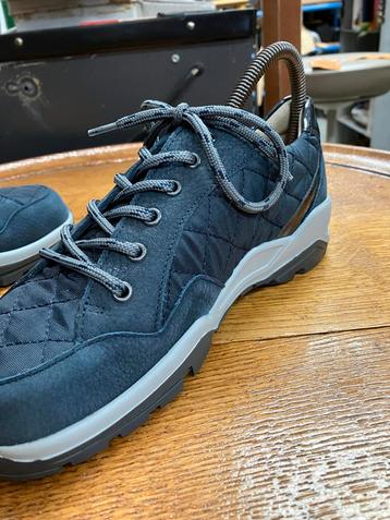 Donkerblauwe Wandelschoenen beschikbaar voor biedingen
