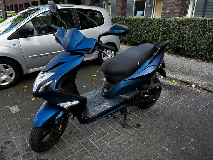 AGM scooter uit 2023 incl twee gratis helmen aangeboden️‼️, Fietsen en Brommers, Scooters | Overige merken, Gebruikt, Maximaal 45 km/u
