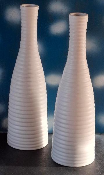 Vaas.  IKEA HAVTORN FÄRM. Vloervaas.  36 cm. 2 st. beschikbaar voor biedingen