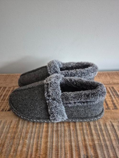 Warme sloffen sloffen zacht stevig comfortabel maat 37 grijs, Kleding | Dames, Schoenen, Zo goed als nieuw, Pantoffels of Sloffen