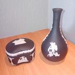 Wedgwood black/zwart - Minivaasje en doosje, Zwart, Aardewerk of Porselein, Ophalen of Verzenden, Zo goed als nieuw