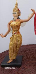 Sierpop - Thaise danseres op voetstuk 22 cm hoog, Verzamelen, Poppen, Ophalen of Verzenden, Gebruikt, Pop