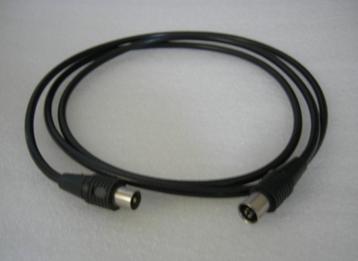 Coax kabel Male/Female (4x). Lengte 1,2 m (1x) en 1,5 m (3x) beschikbaar voor biedingen
