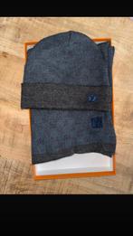Lv muts en sjaal, Kleding | Heren, Mutsen, Sjaals en Handschoenen, Ophalen of Verzenden, Zo goed als nieuw, Overige maten, Muts