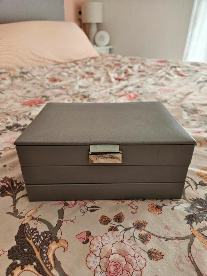 Stackers sieradendoos, Sieraden, Tassen en Uiterlijk, Beautycases, Zo goed als nieuw, Grijs, Ophalen of Verzenden