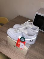 Nike SB Dunk Low Supreme 94 White 38.5, Ophalen of Verzenden, Zo goed als nieuw, Wit, Sneakers of Gympen