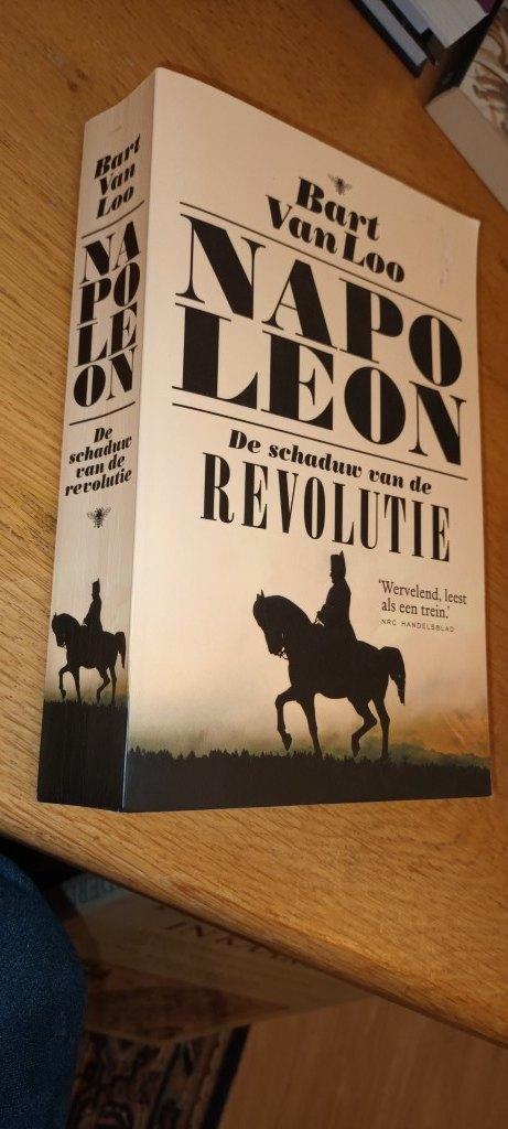 Loo, Bart van  -  Napoleon / De schaduw van de revolutie, Boeken, Biografieën, Zo goed als nieuw, Overige, Ophalen of Verzenden