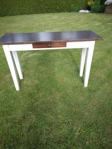 Te koop sidetable beschikbaar voor biedingen