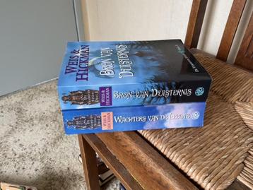 deel 1 en 2  De verheven steen van Weis & Hickman beschikbaar voor biedingen