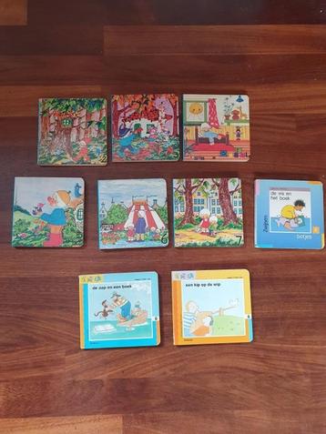 botjes boeken  + maan roos vis   beschikbaar voor biedingen