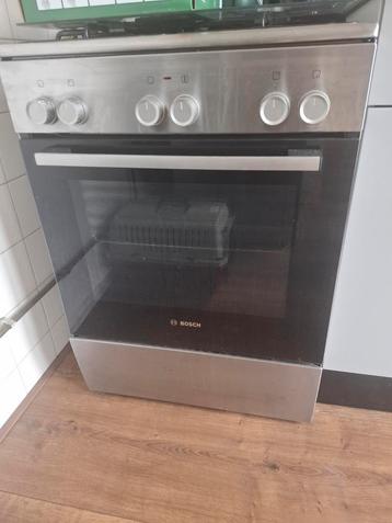 Fornuis 4 pits met oven beschikbaar voor biedingen