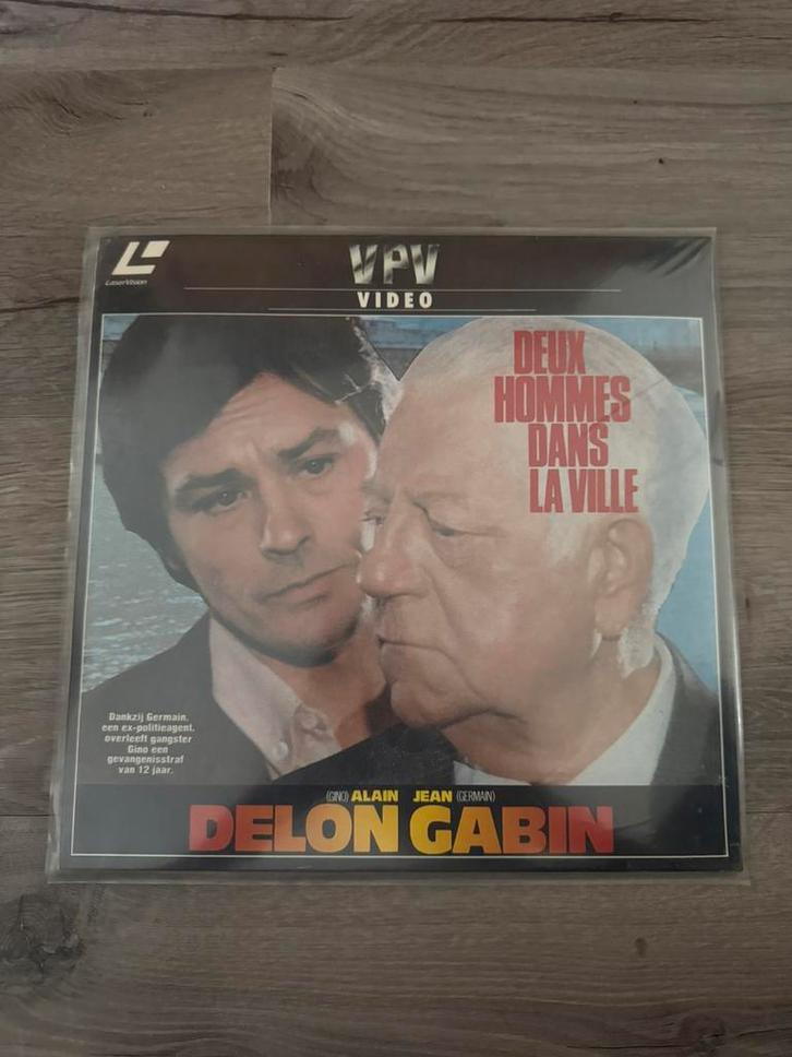 Deux Hommes dans la Ville (Alain Delon) laserdisc in seal, Verzamelen, Film en Tv, Nieuw, Film, Overige typen, Ophalen of Verzenden