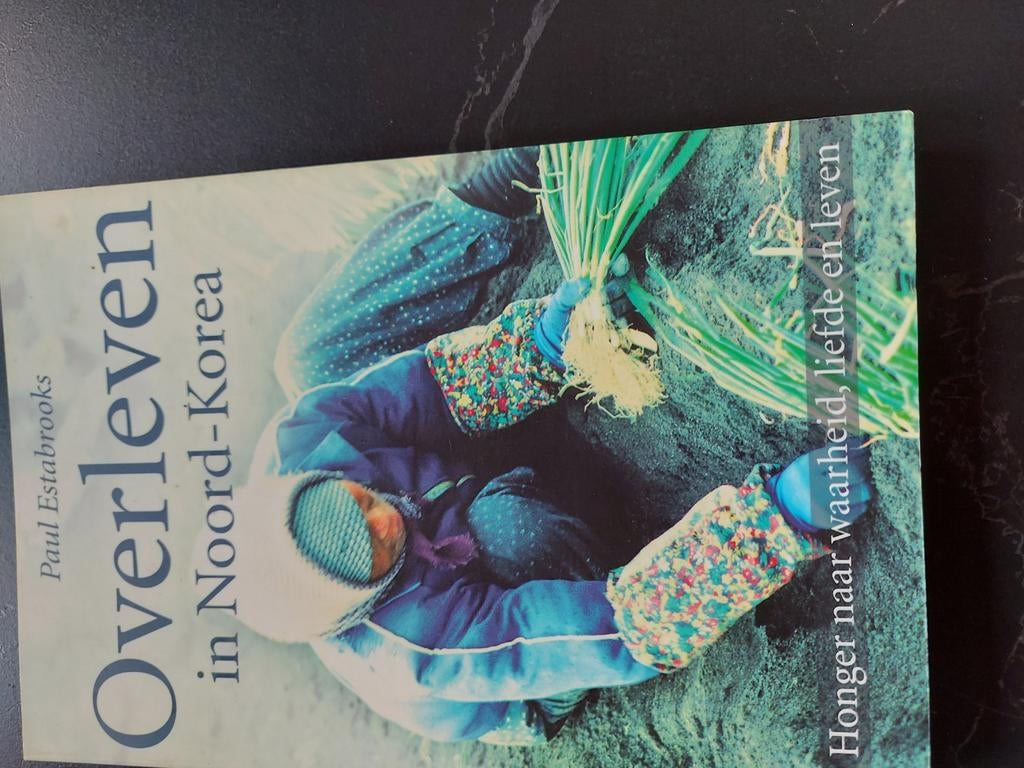 P. Estabrooks - Overleven in Noord-Korea, Ophalen of Verzenden, Zo goed als nieuw, P. Estabrooks