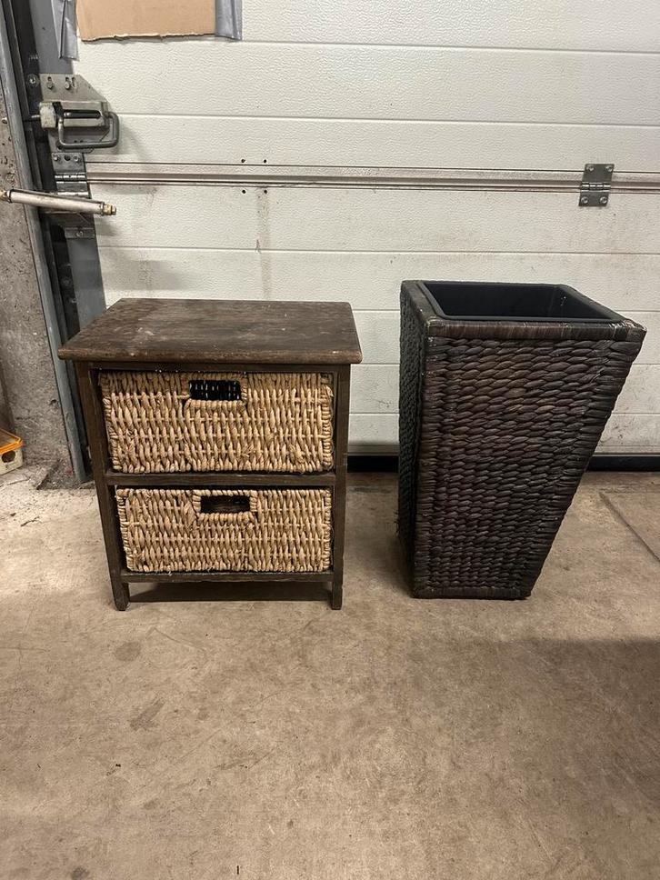 GRATIS Kastje en plantenbak, Huis en Inrichting, Slaapkamer | Nachtkastjes, Gebruikt, Minder dan 45 cm, Ophalen
