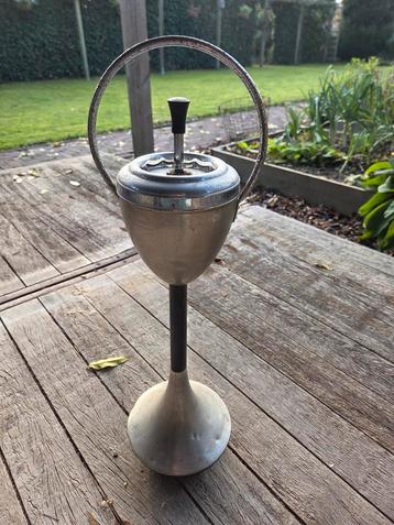 Ouderwetse Staande Asbak beschikbaar voor biedingen