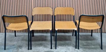 58 x Vintage schoolstoelen houten cafe stoelen retro Horeca beschikbaar voor biedingen