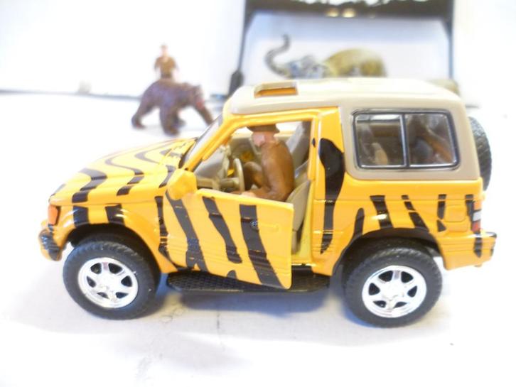 Safari Park Mitsubishi Pajero met Olifanten, Beer en figuur, Hobby en Vrije tijd, Modelauto's | 1:43, Nieuw, Auto, Overige merken