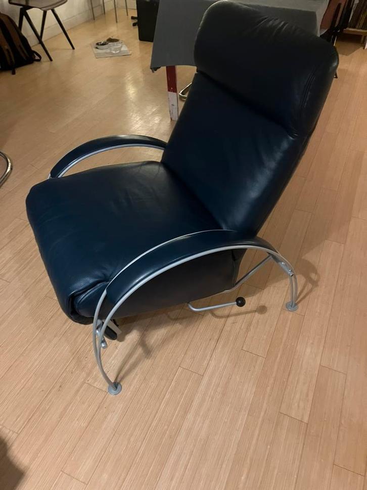 Lefer Billie design relaxfauteuil donkerblauw, Huis en Inrichting, Fauteuils, Gebruikt, Leer, 50 tot 75 cm, 75 tot 100 cm, Ophalen