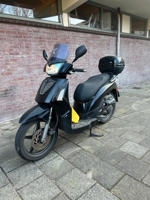 Kymco people S
Scooter 50cc, Fietsen en Brommers, Scooters | Kymco, Gebruikt, People S, Ophalen of Verzenden