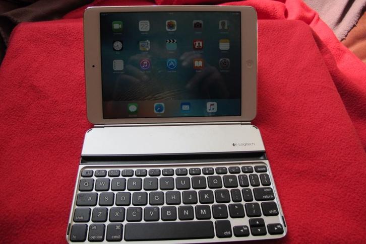 Logitech Ultra Thin Mini, voor iPad mini gen. 1t/m4., Computers en Software, Toetsenborden, Gebruikt, Qwerty, Draadloos, Ophalen of Verzenden