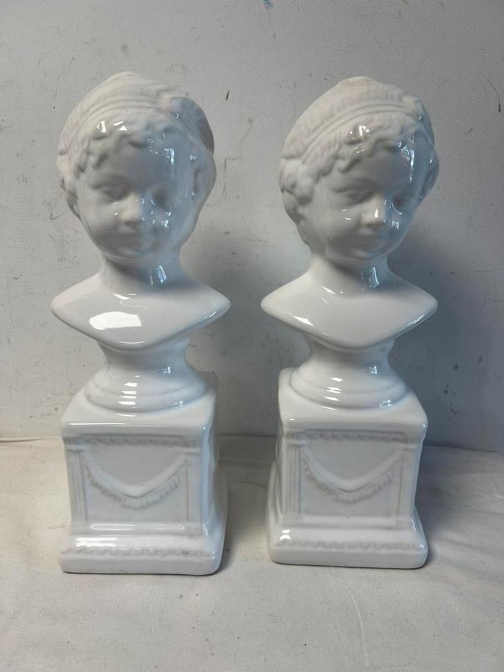 Te Koop : Buste Kinderen Wit Porselein Kind 2 Stuks, Huis en Inrichting, Woonaccessoires | Zuilen en Pilaren, Zo goed als nieuw