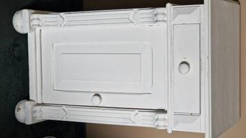 nachtkastje White washed grenen  beschikbaar voor biedingen