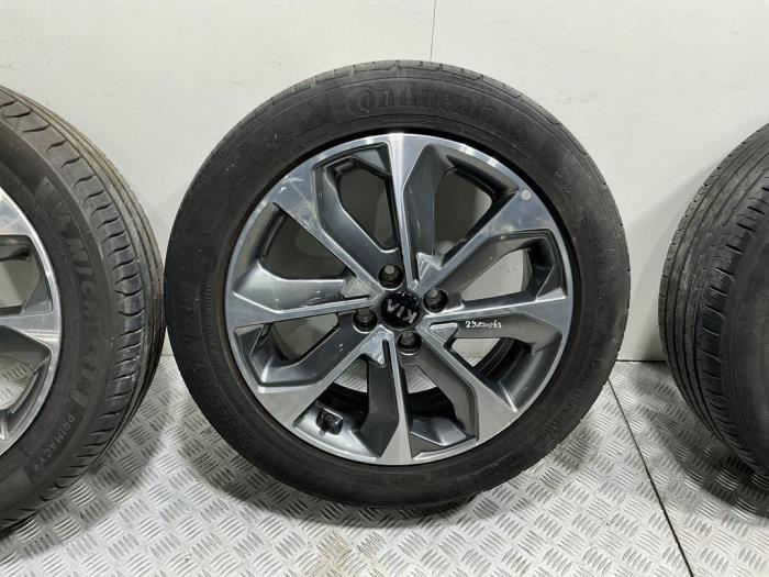 Velgen set + banden van een Kia Stonic (Stonic 17-), 12 maanden garantie, Gebruikt, -, -