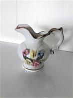 Vintage porseleinen melkkannetje met bloemen, Ophalen of Verzenden, Zo goed als nieuw, Porselein, Overige typen