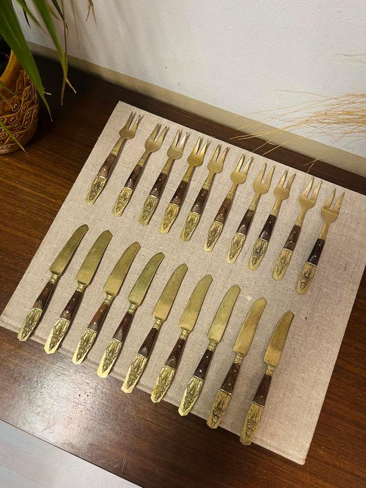 Handgemaakte Thaise Messing Rozenhout Vorkjes & Mesjes Set, Antiek en Kunst, Antiek | Bestek, Ophalen of Verzenden