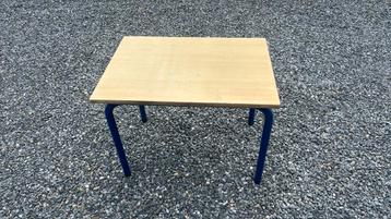 Oud schooltafeltje 54x70x50cm. beschikbaar voor biedingen