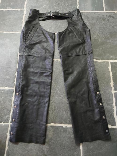 Leren chaps / gay chaps / gay leer, W31 L34 tot W40 L34, Kleding | Heren, Broeken en Pantalons, Zo goed als nieuw, Zwart, Ophalen of Verzenden