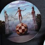 Decoratief bord met surrealistisch tafereel, Ophalen