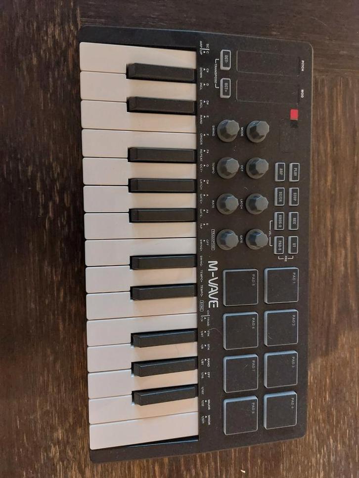 M-Wave MIDI Keyboard - Compact en Draagbaar!, Muziek en Instrumenten, Midi-apparatuur, Zo goed als nieuw, Ophalen of Verzenden
