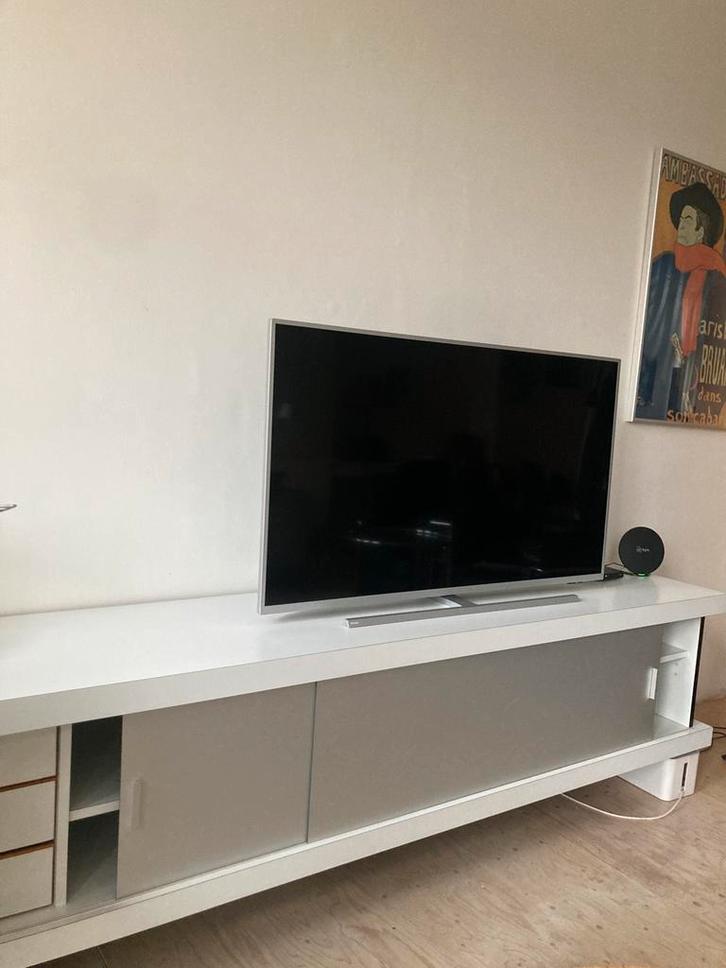 Castelijn hangend design wandmeubel, Huis en Inrichting, Kasten | Wandmeubels, Minder dan 100 cm, Minder dan 150 cm, 25 tot 50 cm